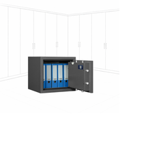 Geöffneter WertSicher Tresor Flex1 Format Gemini Pro 1 in Graphitgrau mit Wertgegenständen im Innenraum.