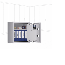 Geöffneter WertSicher Tresor Flex2 Format Topas Pro 5 in Lichtgrau mit Ablagefach und Wertgegenständen im Innenraum.